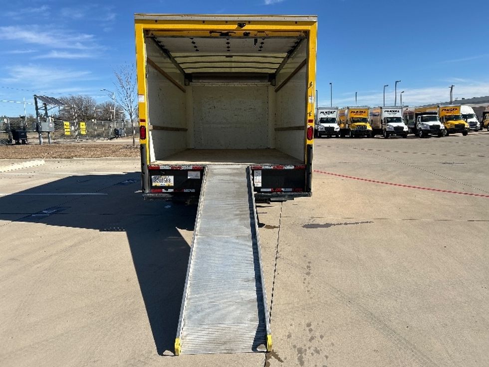 Light Duty Box Truck-Light and Medium Duty Trucks-GMC-2022-Savana G33903-Fort Worth-TX-89,563\n\t\tmiles-$ 29,500 - Image 9