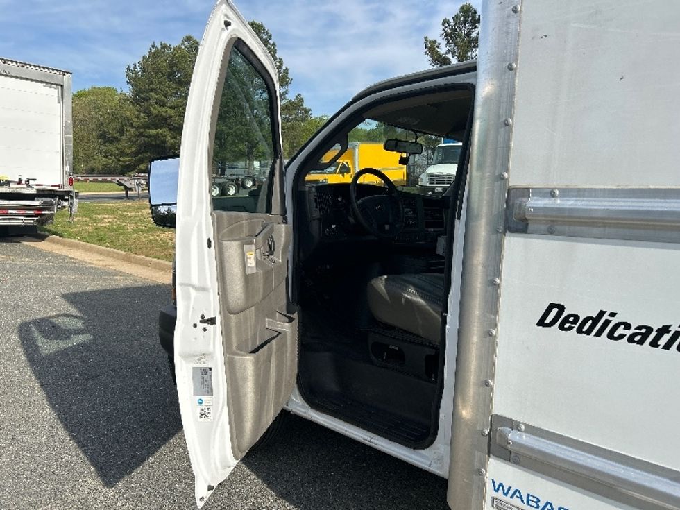 Light Duty Box Truck-Light and Medium Duty Trucks-GMC-2022-Savana G33903-Fredericksburg-VA-44,991\n\t\tmiles-$ 40,750 - Image 16