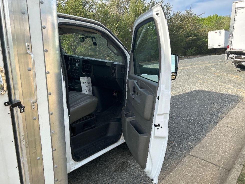 Light Duty Box Truck-Light and Medium Duty Trucks-GMC-2022-Savana G33903-Fredericksburg-VA-44,991\n\t\tmiles-$ 40,750 - Image 20