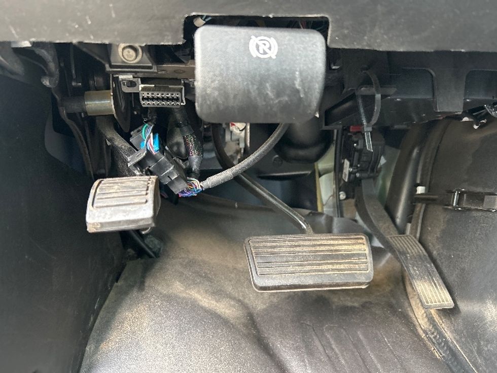 Light Duty Box Truck-Light and Medium Duty Trucks-GMC-2022-Savana G33903-Fredericksburg-VA-44,991\n\t\tmiles-$ 40,750 - Image 25