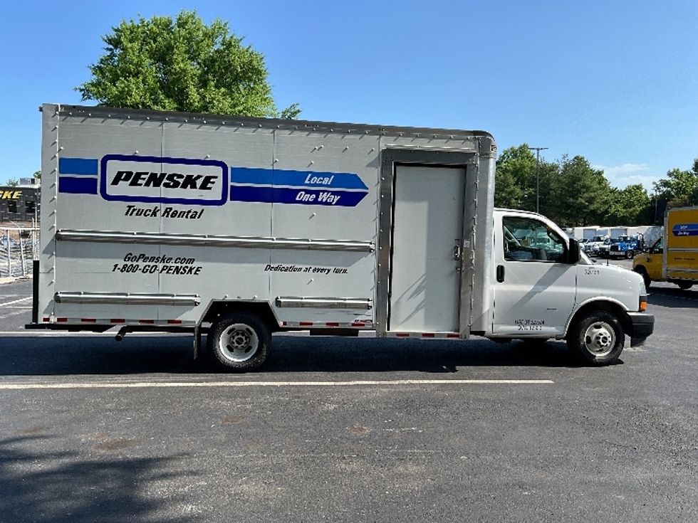 Light Duty Box Truck-Light and Medium Duty Trucks-GMC-2022-Savana G33903-Fredericksburg-VA-48,809\n\t\tmiles-$ 42,500 - Image 15