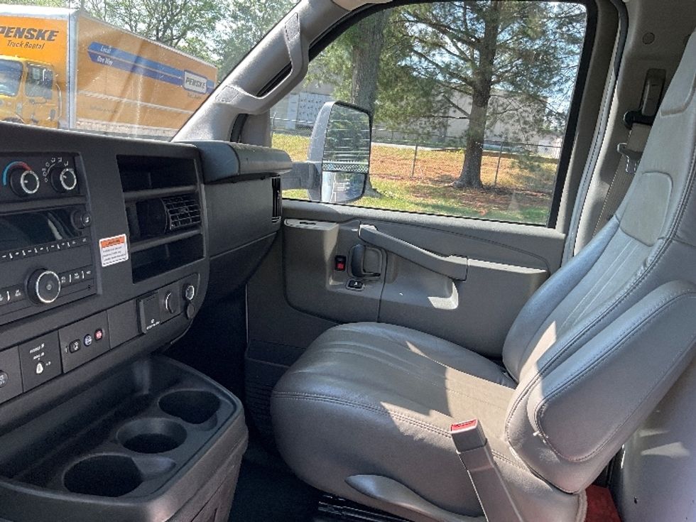 Light Duty Box Truck-Light and Medium Duty Trucks-GMC-2022-Savana G33903-Fredericksburg-VA-48,809\n\t\tmiles-$ 42,500 - Image 19