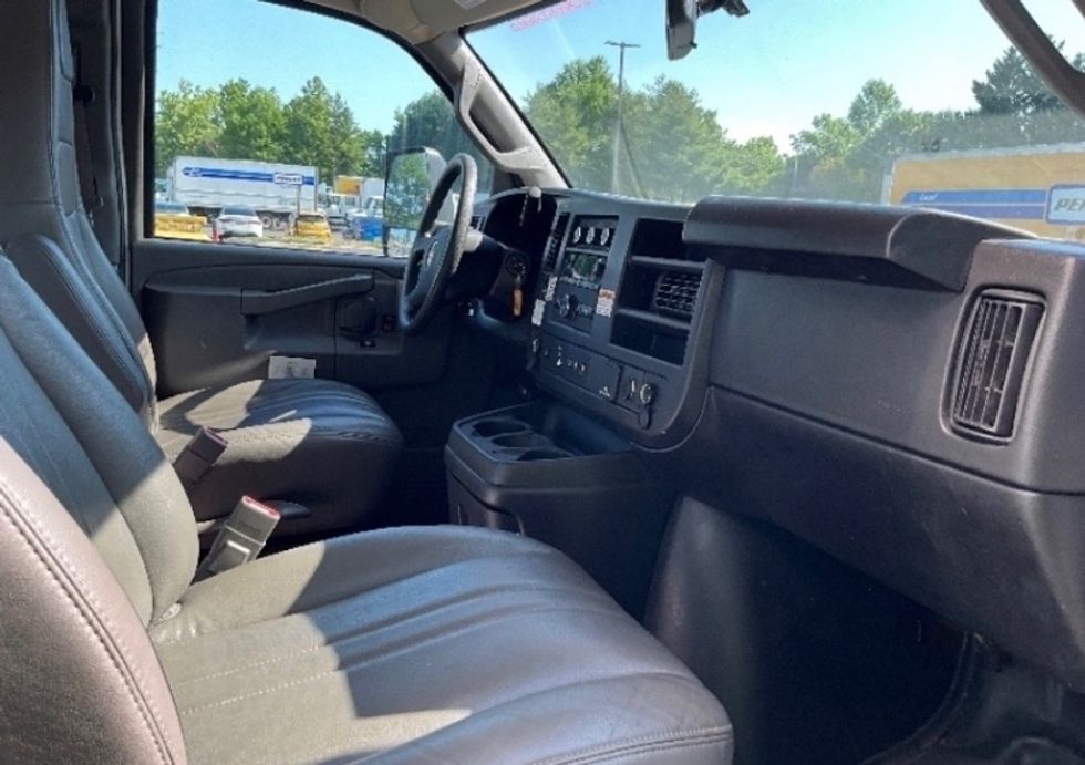 Light Duty Box Truck-Light and Medium Duty Trucks-GMC-2022-Savana G33903-Fredericksburg-VA-48,809\n\t\tmiles-$ 42,500 - Image 22