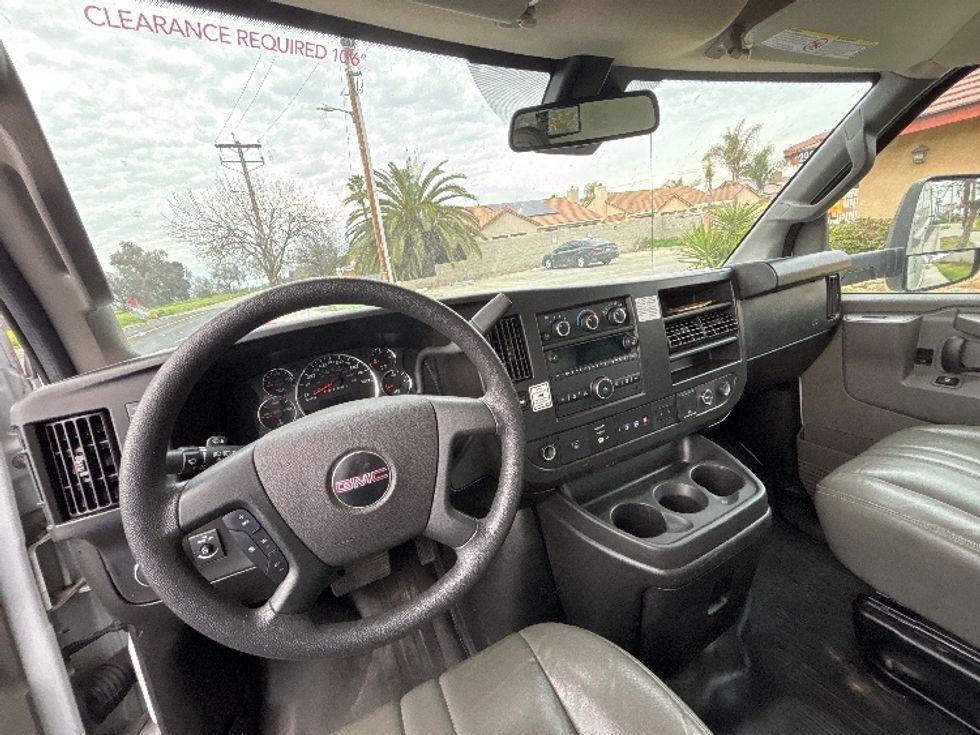 Light Duty Box Truck-Light and Medium Duty Trucks-GMC-2022-Savana G33903-Fresno-CA-114,872\n\t\tmiles-$ 30,750 - Image 16