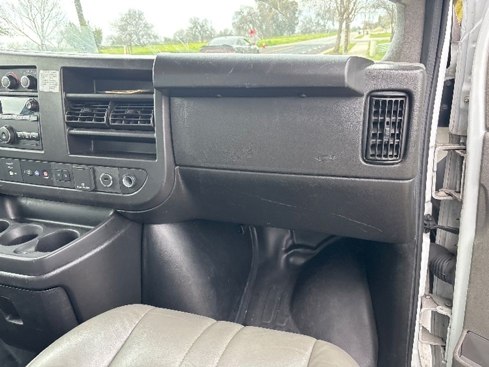 Light Duty Box Truck-Light and Medium Duty Trucks-GMC-2022-Savana G33903-Fresno-CA-114,872\n\t\tmiles-$ 30,750 - Image 19