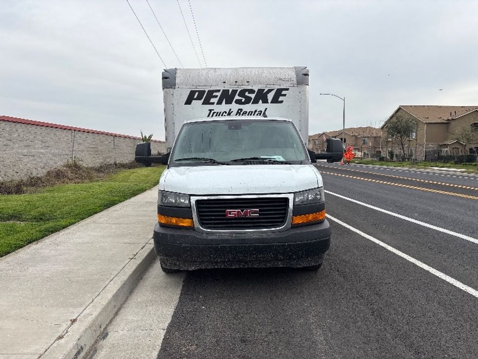 Light Duty Box Truck-Light and Medium Duty Trucks-GMC-2022-Savana G33903-Fresno-CA-114,872\n\t\tmiles-$ 30,750 - Image 2