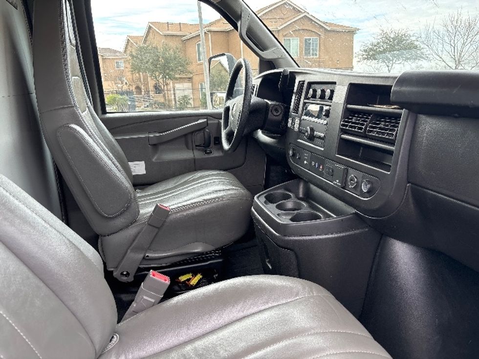 Light Duty Box Truck-Light and Medium Duty Trucks-GMC-2022-Savana G33903-Fresno-CA-114,872\n\t\tmiles-$ 30,750 - Image 20