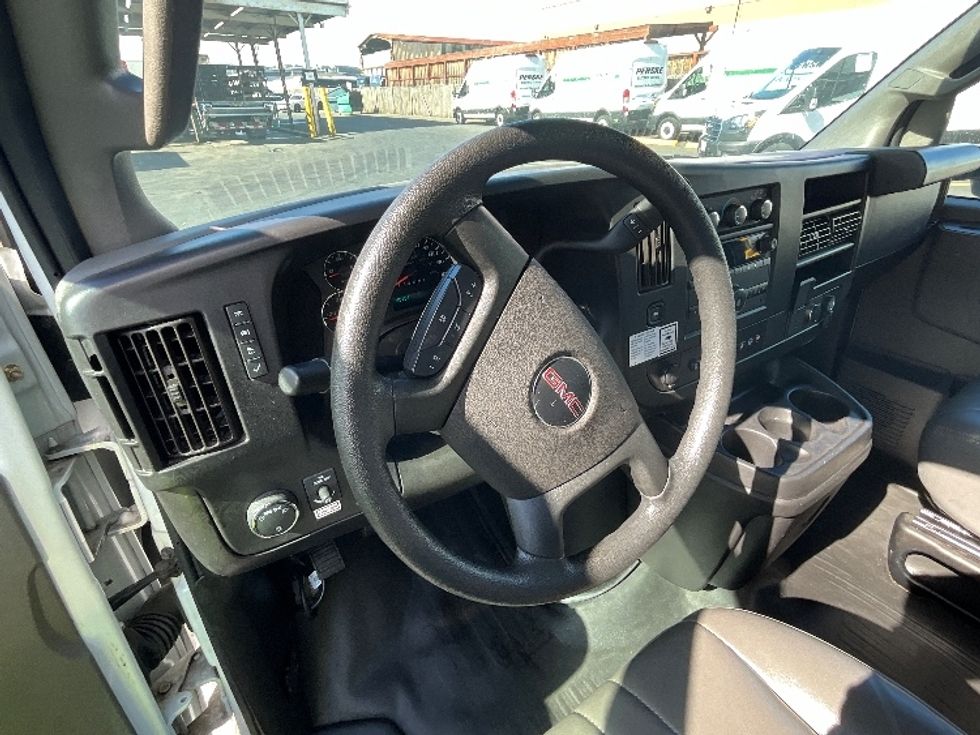 Light Duty Box Truck-Light and Medium Duty Trucks-GMC-2022-Savana G33903-Fresno-CA-42,911\n\t\tmiles-$ 55,000 - Image 17