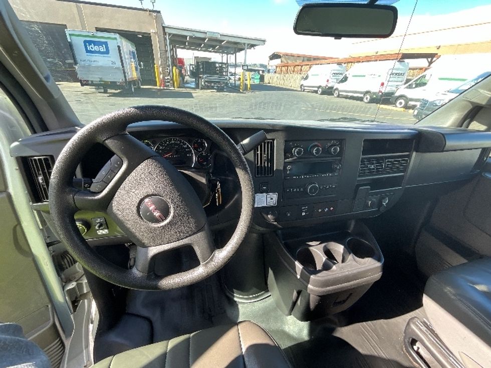 Light Duty Box Truck-Light and Medium Duty Trucks-GMC-2022-Savana G33903-Fresno-CA-42,911\n\t\tmiles-$ 55,000 - Image 18