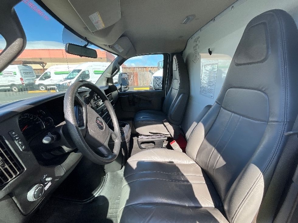 Light Duty Box Truck-Light and Medium Duty Trucks-GMC-2022-Savana G33903-Fresno-CA-42,911\n\t\tmiles-$ 55,000 - Image 19