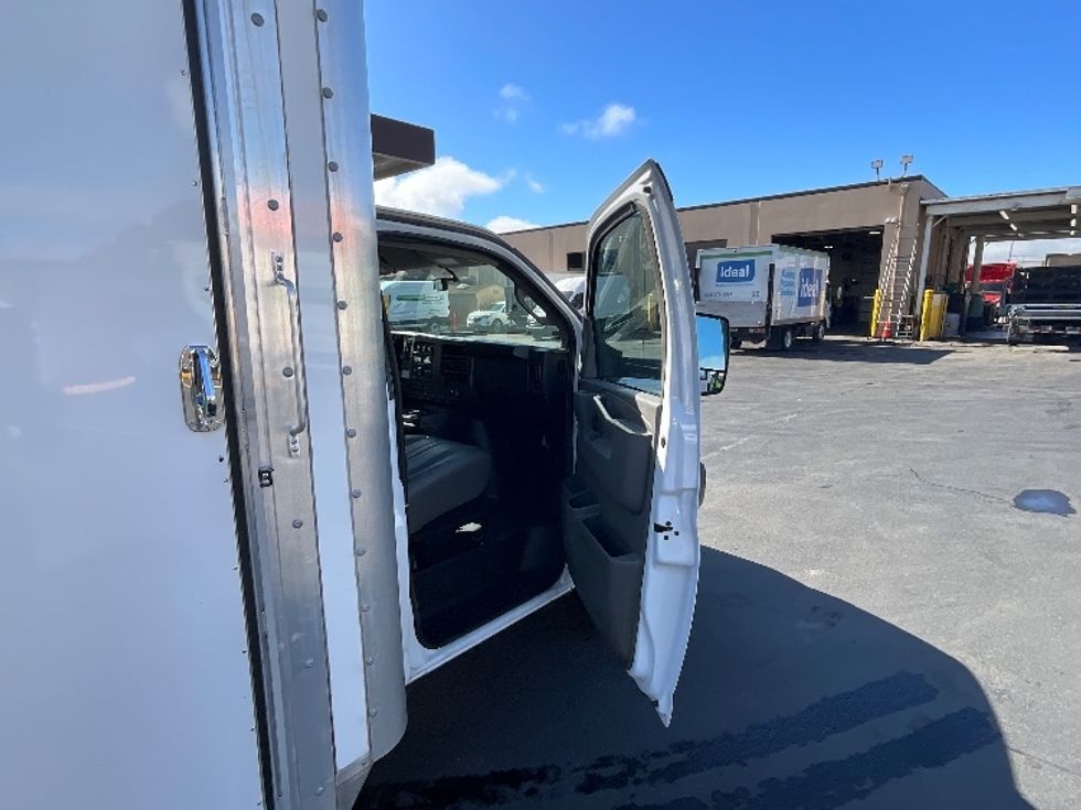 Light Duty Box Truck-Light and Medium Duty Trucks-GMC-2022-Savana G33903-Fresno-CA-42,911\n\t\tmiles-$ 55,000 - Image 20