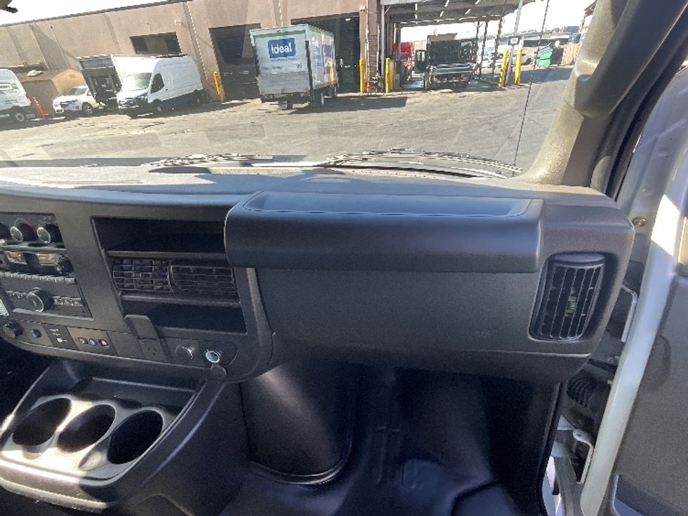 Light Duty Box Truck-Light and Medium Duty Trucks-GMC-2022-Savana G33903-Fresno-CA-42,911\n\t\tmiles-$ 55,000 - Image 21