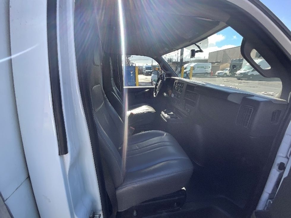 Light Duty Box Truck-Light and Medium Duty Trucks-GMC-2022-Savana G33903-Fresno-CA-42,911\n\t\tmiles-$ 55,000 - Image 22