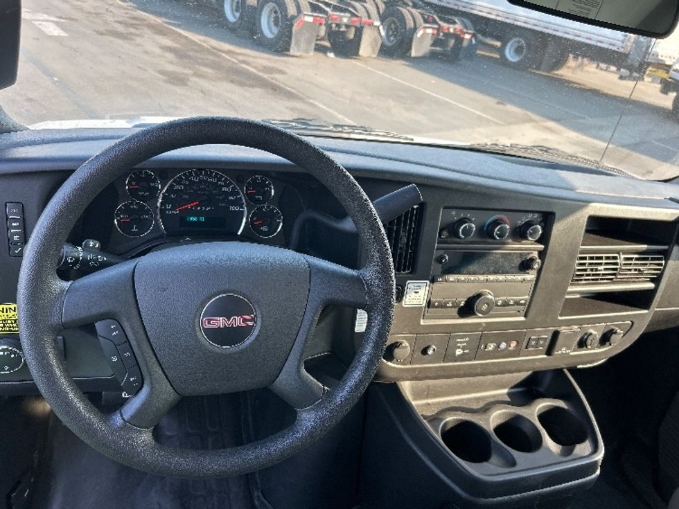 Light Duty Box Truck-Light and Medium Duty Trucks-GMC-2022-Savana G33903-Fresno-CA-52,388\n\t\tmiles-$ 39,000 - Image 17