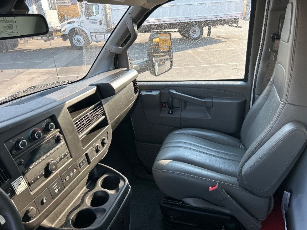 Light Duty Box Truck-Light and Medium Duty Trucks-GMC-2022-Savana G33903-Fresno-CA-52,388\n\t\tmiles-$ 39,000 - Image 19