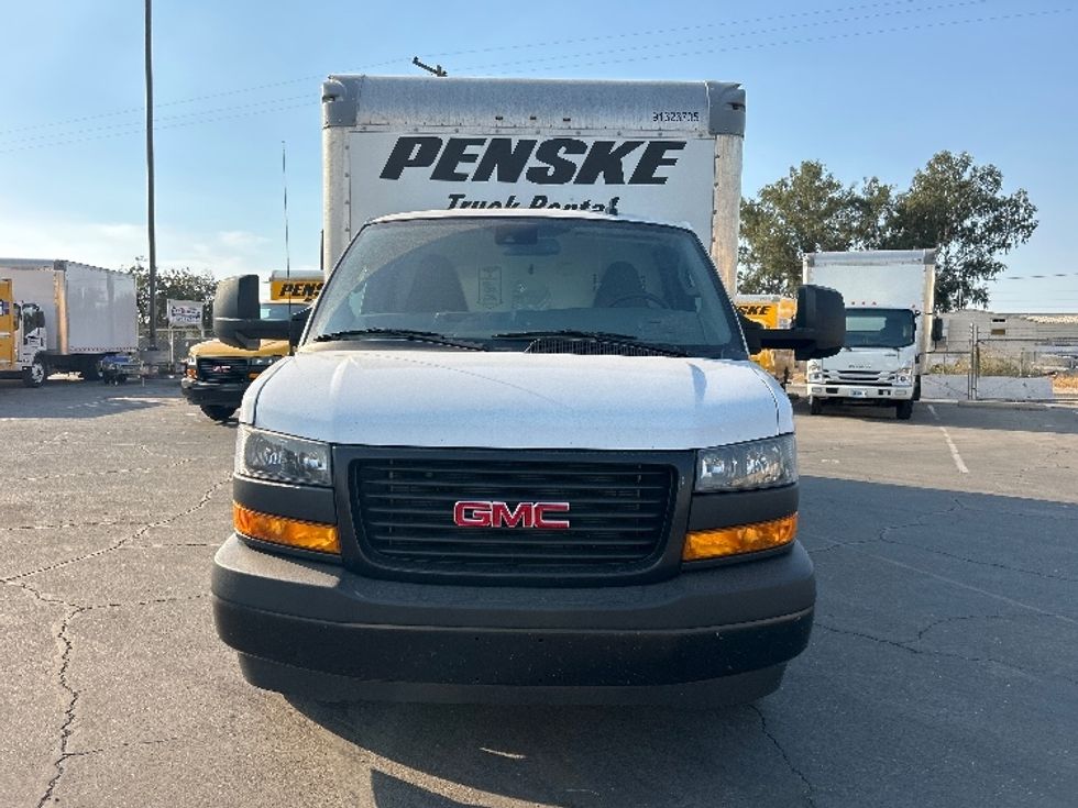 Light Duty Box Truck-Light and Medium Duty Trucks-GMC-2022-Savana G33903-Fresno-CA-52,388\n\t\tmiles-$ 39,000 - Image 2