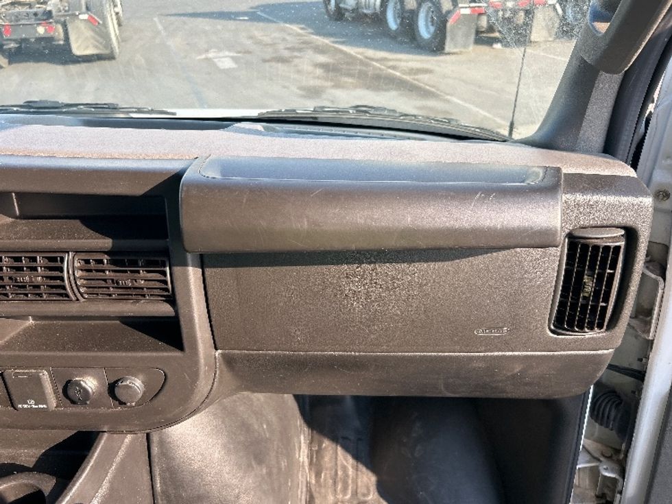 Light Duty Box Truck-Light and Medium Duty Trucks-GMC-2022-Savana G33903-Fresno-CA-52,388\n\t\tmiles-$ 39,000 - Image 21