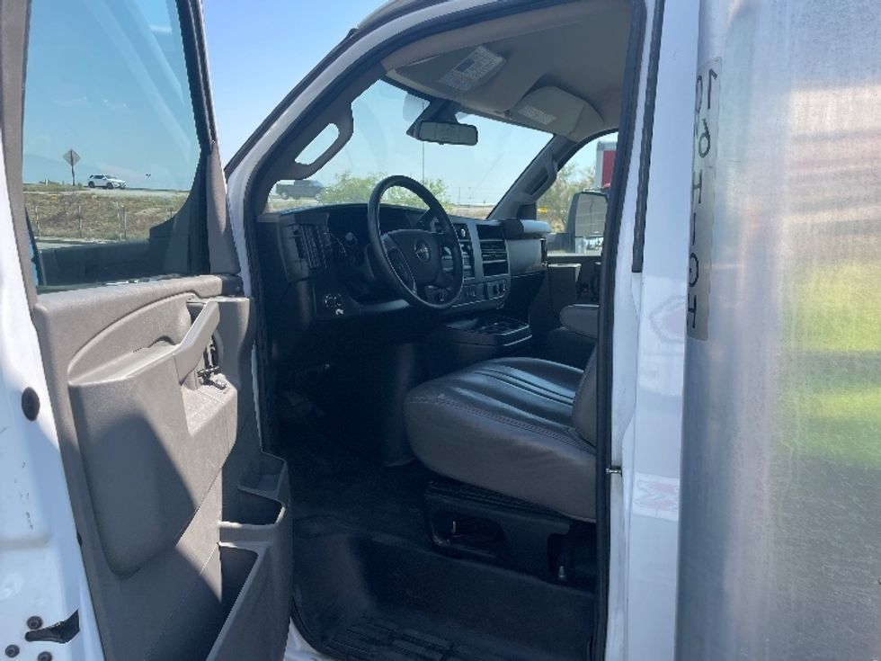 Light Duty Box Truck-Light and Medium Duty Trucks-GMC-2022-Savana G33903-Fresno-CA-75,096\n\t\tmiles-$ 38,500 - Image 14
