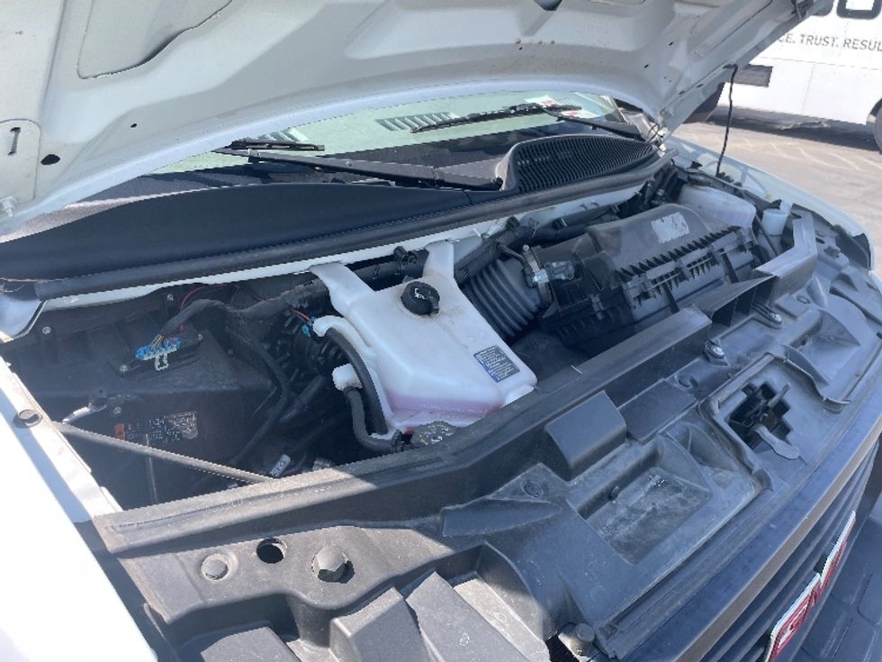 Light Duty Box Truck-Light and Medium Duty Trucks-GMC-2022-Savana G33903-Fresno-CA-75,096\n\t\tmiles-$ 38,500 - Image 21