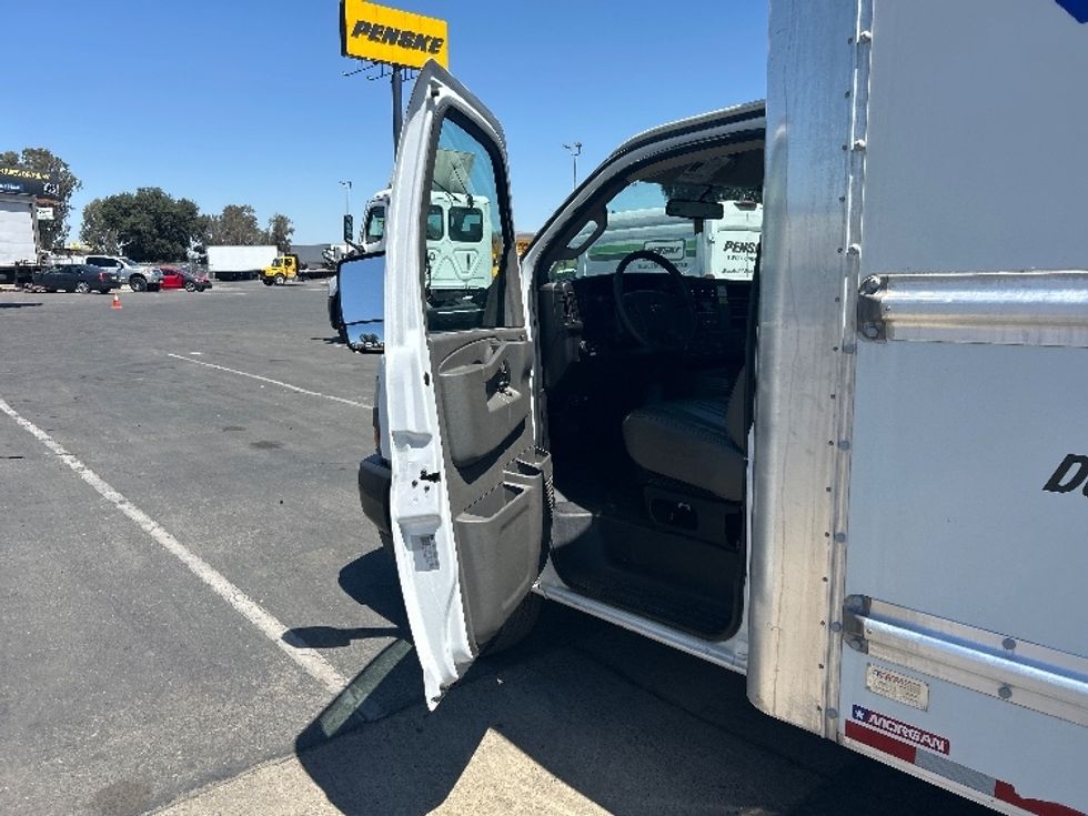 Light Duty Box Truck-Light and Medium Duty Trucks-GMC-2022-Savana G33903-Fresno-CA-88,458\n\t\tmiles-$ 34,750 - Image 15