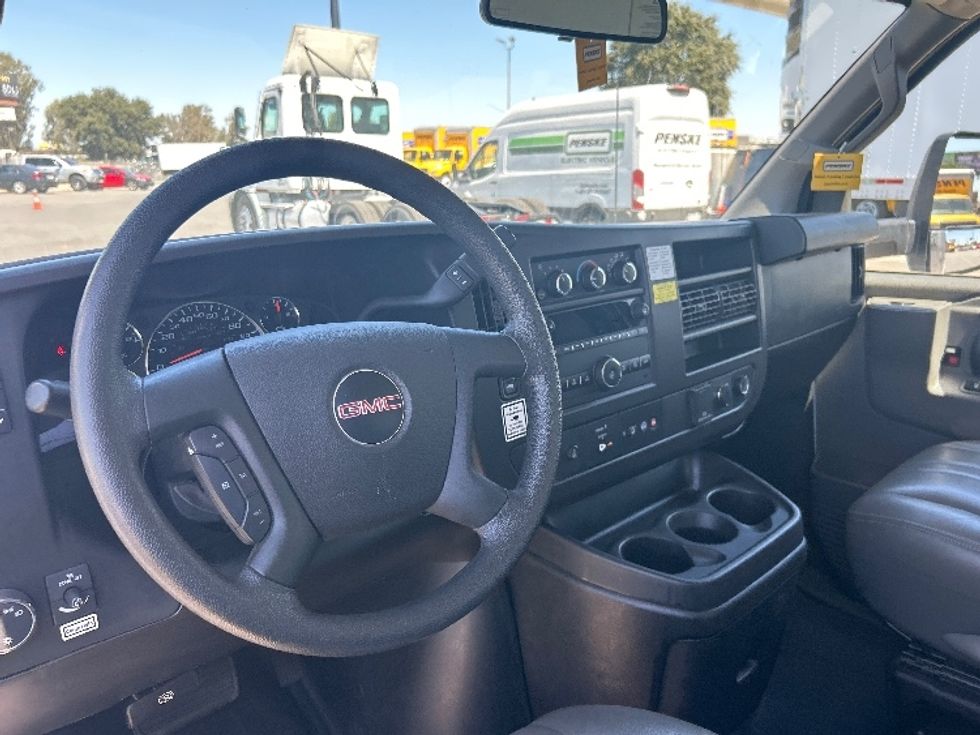 Light Duty Box Truck-Light and Medium Duty Trucks-GMC-2022-Savana G33903-Fresno-CA-88,458\n\t\tmiles-$ 34,750 - Image 17