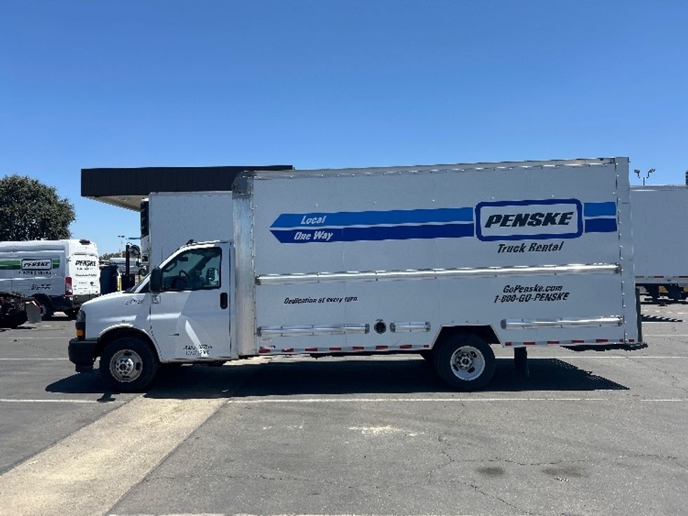 Light Duty Box Truck-Light and Medium Duty Trucks-GMC-2022-Savana G33903-Fresno-CA-88,458\n\t\tmiles-$ 34,750 - Image 4