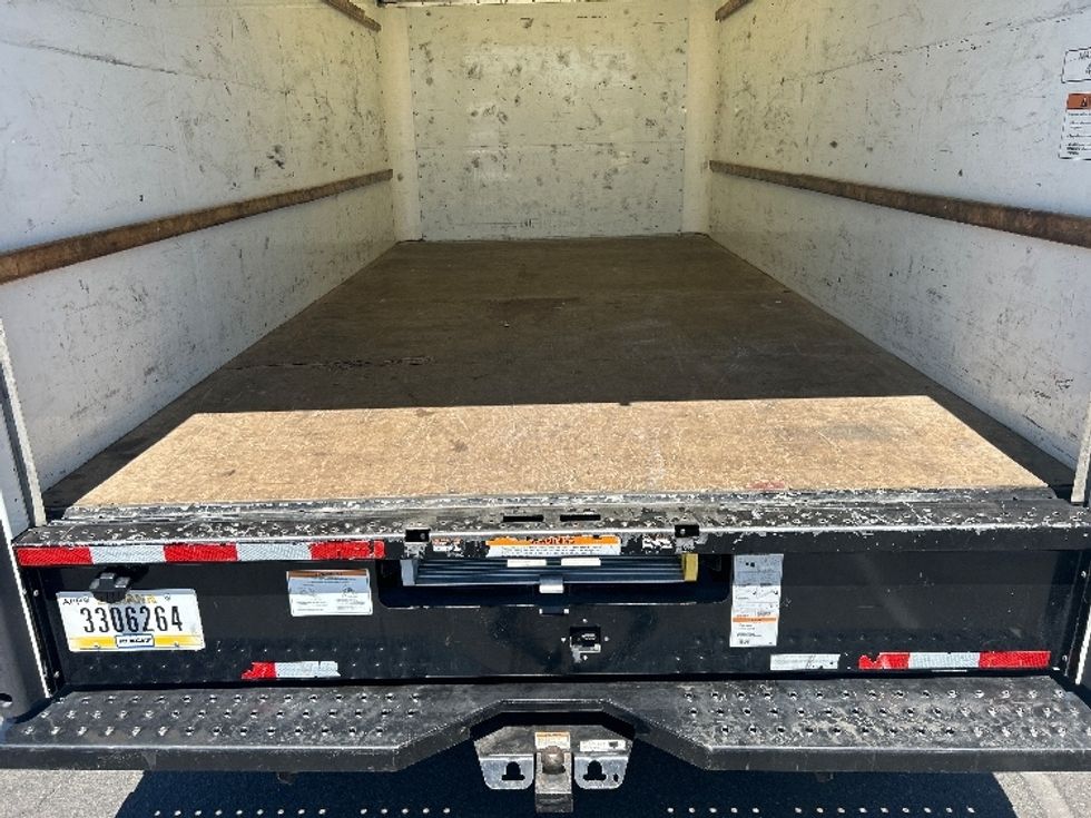 Light Duty Box Truck-Light and Medium Duty Trucks-GMC-2022-Savana G33903-Fresno-CA-88,458\n\t\tmiles-$ 34,750 - Image 9