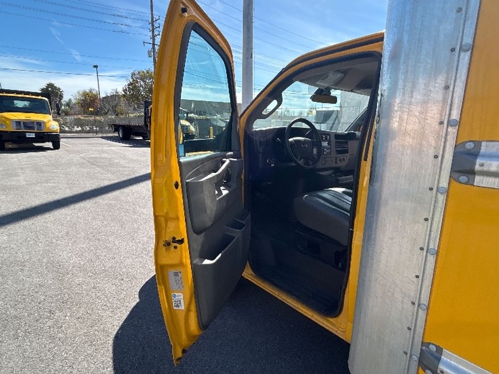 Light Duty Box Truck-Light and Medium Duty Trucks-GMC-2022-Savana G33903-Fresno-CA-94,842\n\t\tmiles-$ 30,250 - Image 16