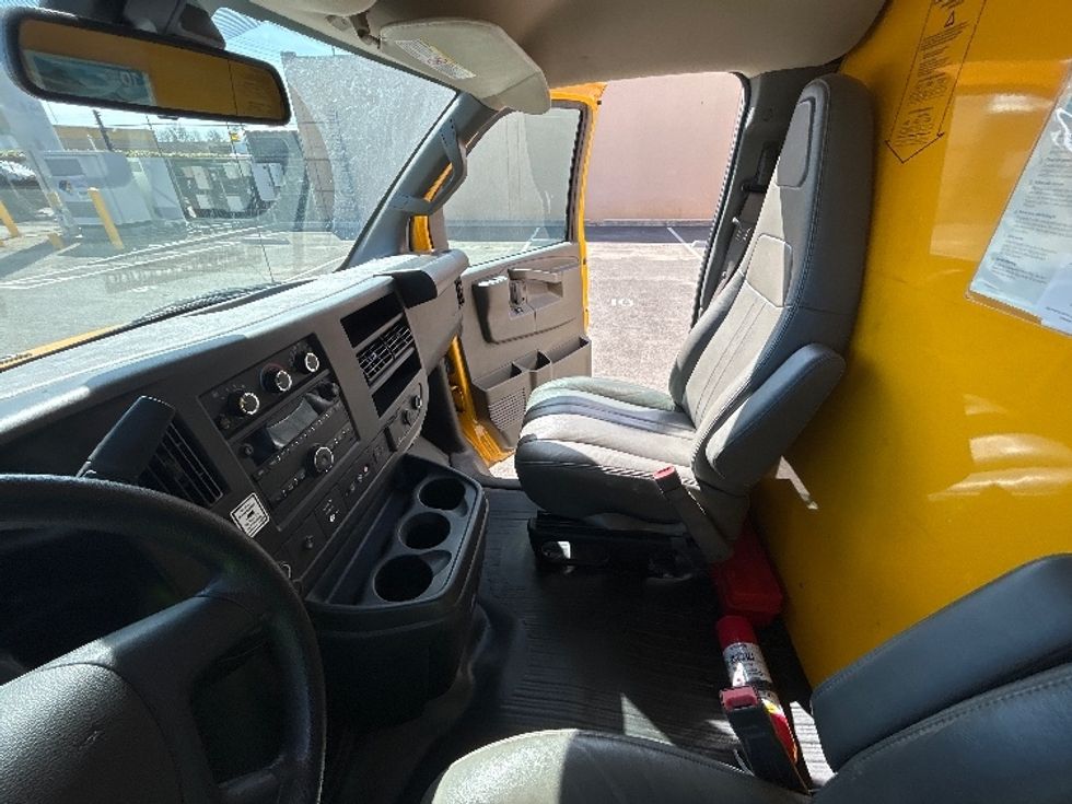 Light Duty Box Truck-Light and Medium Duty Trucks-GMC-2022-Savana G33903-Fresno-CA-94,842\n\t\tmiles-$ 30,250 - Image 19