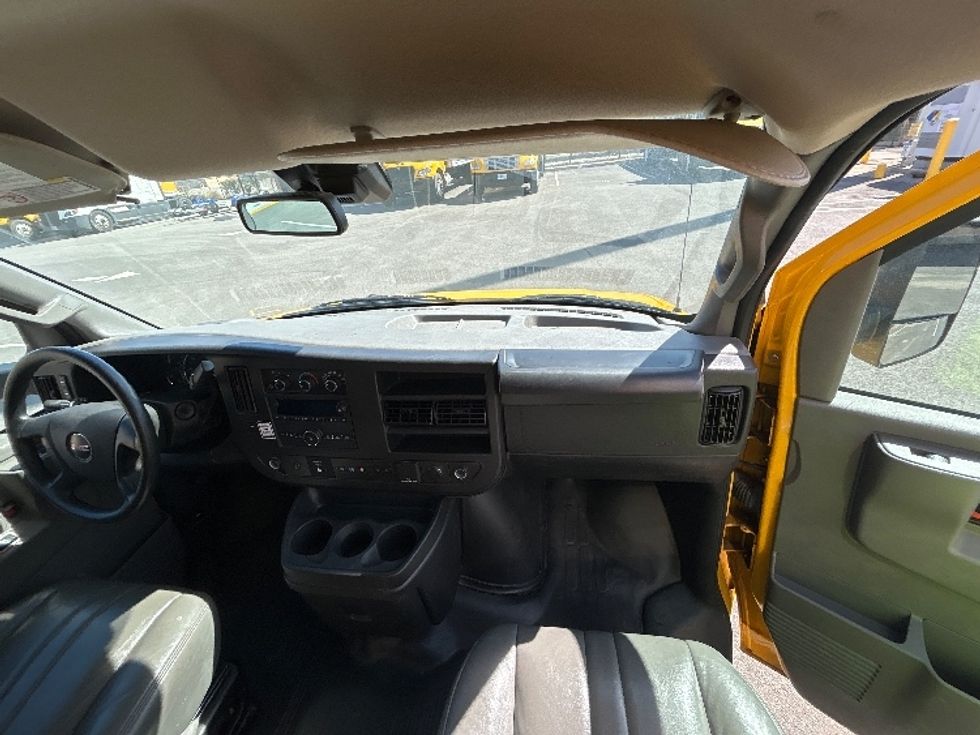 Light Duty Box Truck-Light and Medium Duty Trucks-GMC-2022-Savana G33903-Fresno-CA-94,842\n\t\tmiles-$ 30,250 - Image 21