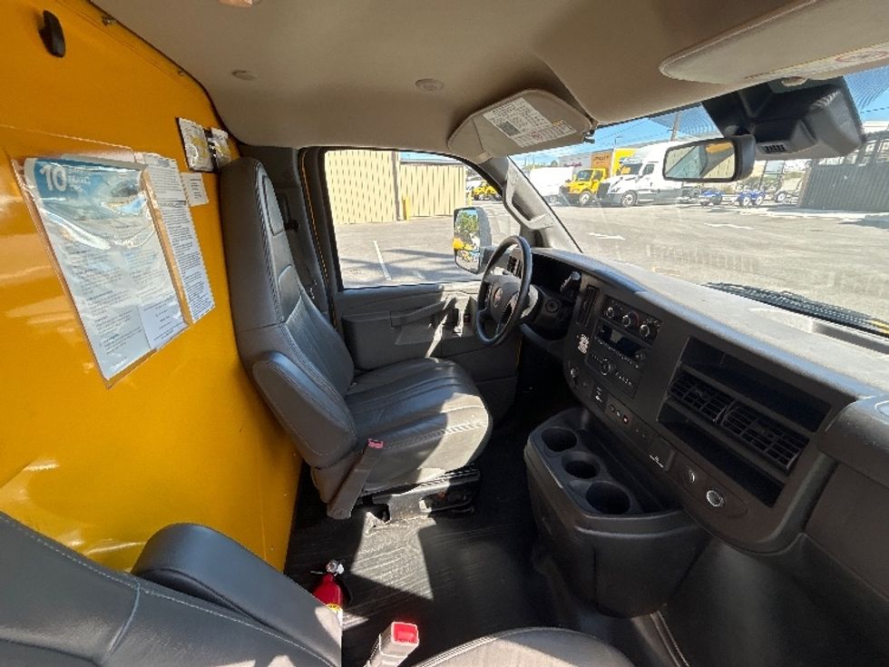 Light Duty Box Truck-Light and Medium Duty Trucks-GMC-2022-Savana G33903-Fresno-CA-94,842\n\t\tmiles-$ 30,250 - Image 22