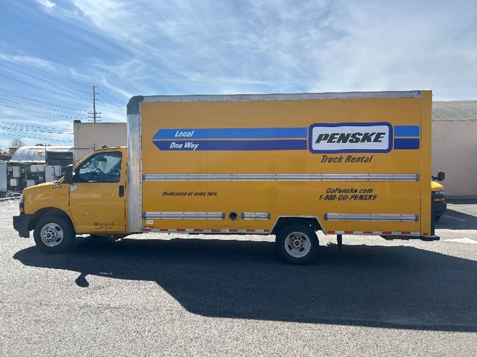 Light Duty Box Truck-Light and Medium Duty Trucks-GMC-2022-Savana G33903-Fresno-CA-94,842\n\t\tmiles-$ 30,250 - Image 4