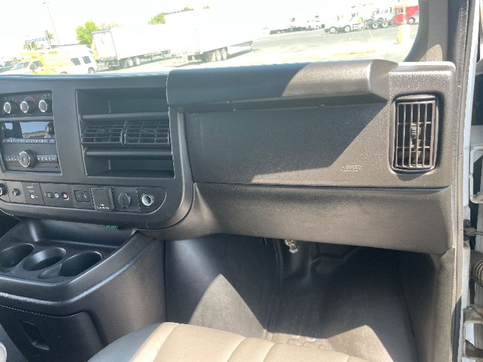 Light Duty Box Truck-Light and Medium Duty Trucks-GMC-2022-Savana G33903-Fresno-CA-96,681\n\t\tmiles-$ 33,500 - Image 19