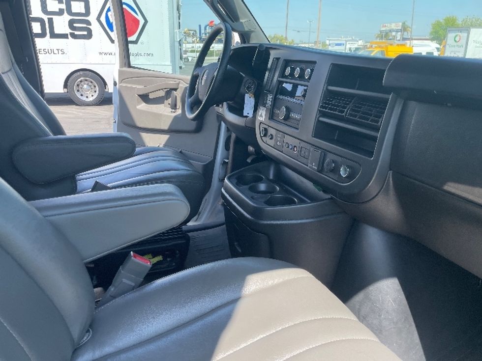 Light Duty Box Truck-Light and Medium Duty Trucks-GMC-2022-Savana G33903-Fresno-CA-96,681\n\t\tmiles-$ 33,500 - Image 20