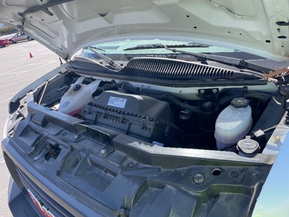 Light Duty Box Truck-Light and Medium Duty Trucks-GMC-2022-Savana G33903-Fresno-CA-97,460\n\t\tmiles-$ 33,500 - Image 22