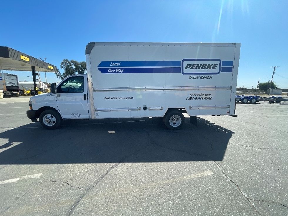 Light Duty Box Truck-Light and Medium Duty Trucks-GMC-2022-Savana G33903-Fresno-CA-97,460\n\t\tmiles-$ 33,500 - Image 4