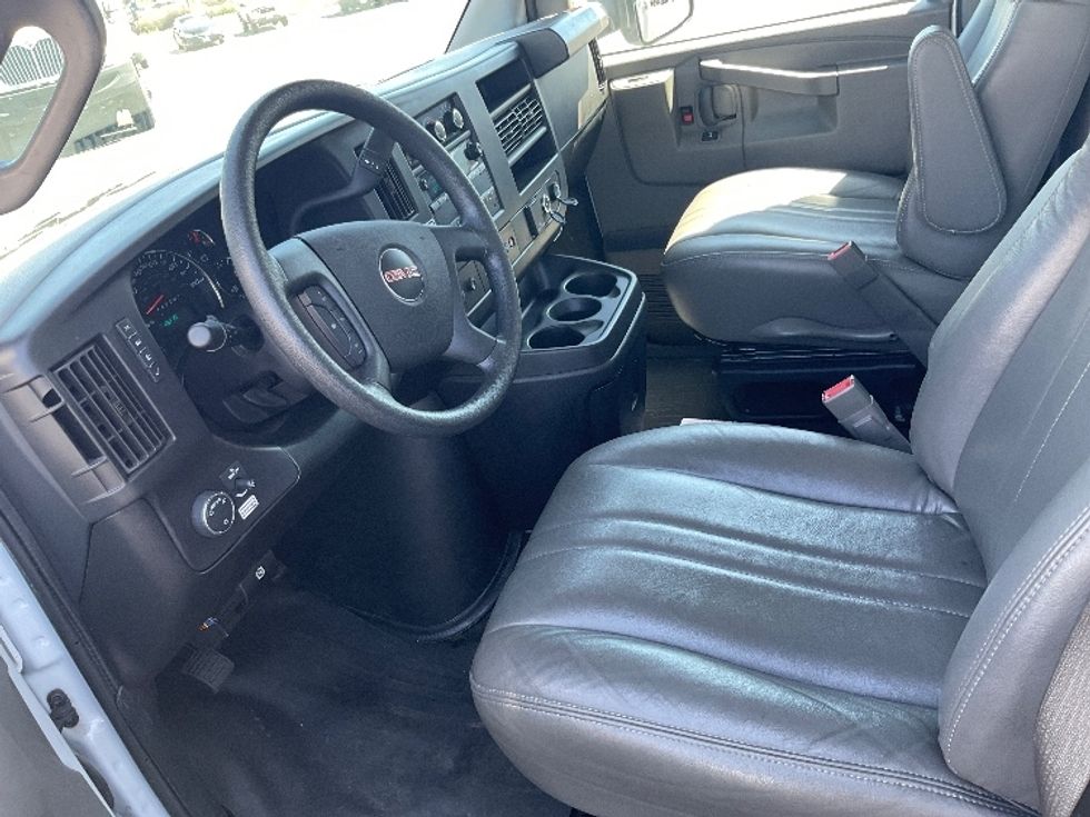 Light Duty Box Truck-Light and Medium Duty Trucks-GMC-2022-Savana G33903-Gahanna-OH-19,891\n\t\tmiles-$ 52,000 - Image 17