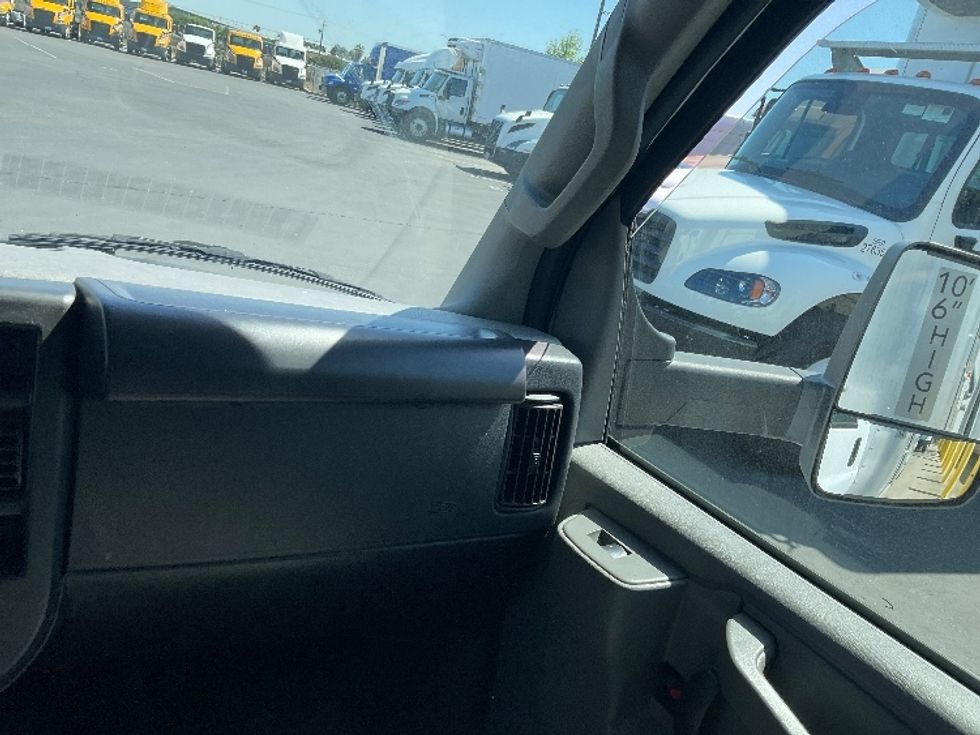 Light Duty Box Truck-Light and Medium Duty Trucks-GMC-2022-Savana G33903-Gahanna-OH-19,891\n\t\tmiles-$ 52,000 - Image 21