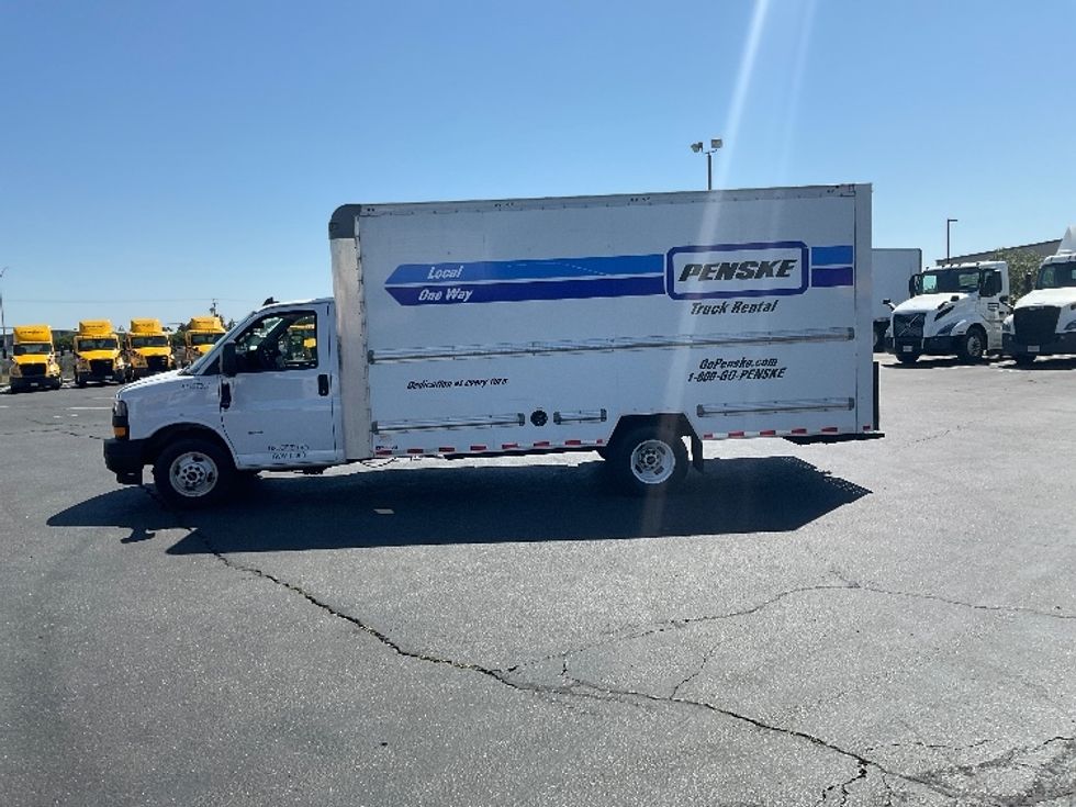 Light Duty Box Truck-Light and Medium Duty Trucks-GMC-2022-Savana G33903-Gahanna-OH-19,891\n\t\tmiles-$ 52,000 - Image 4