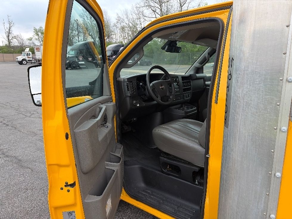 Light Duty Box Truck-Light and Medium Duty Trucks-GMC-2022-Savana G33903-Gahanna-OH-97,563\n\t\tmiles-$ 27,250 - Image 16