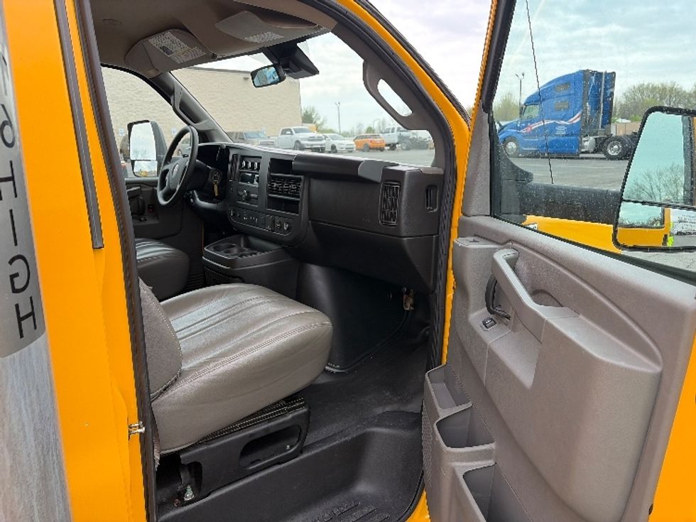 Light Duty Box Truck-Light and Medium Duty Trucks-GMC-2022-Savana G33903-Gahanna-OH-97,563\n\t\tmiles-$ 27,250 - Image 20