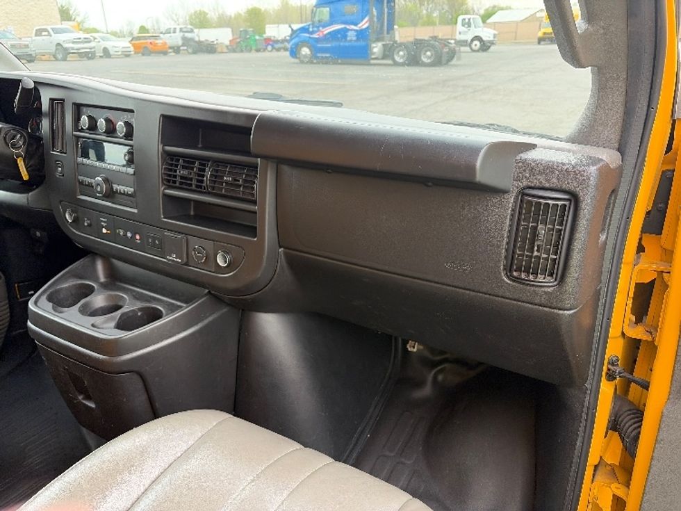 Light Duty Box Truck-Light and Medium Duty Trucks-GMC-2022-Savana G33903-Gahanna-OH-97,563\n\t\tmiles-$ 27,250 - Image 21