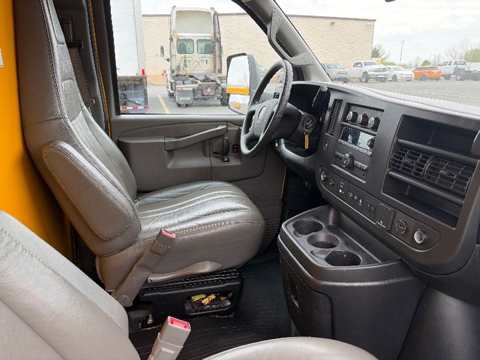 Light Duty Box Truck-Light and Medium Duty Trucks-GMC-2022-Savana G33903-Gahanna-OH-97,563\n\t\tmiles-$ 27,250 - Image 22