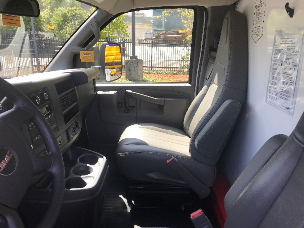 Light Duty Box Truck-Light and Medium Duty Trucks-GMC-2022-Savana G33903-Gainesville-GA-27,730\n\t\tmiles-$ 55,000 - Image 18