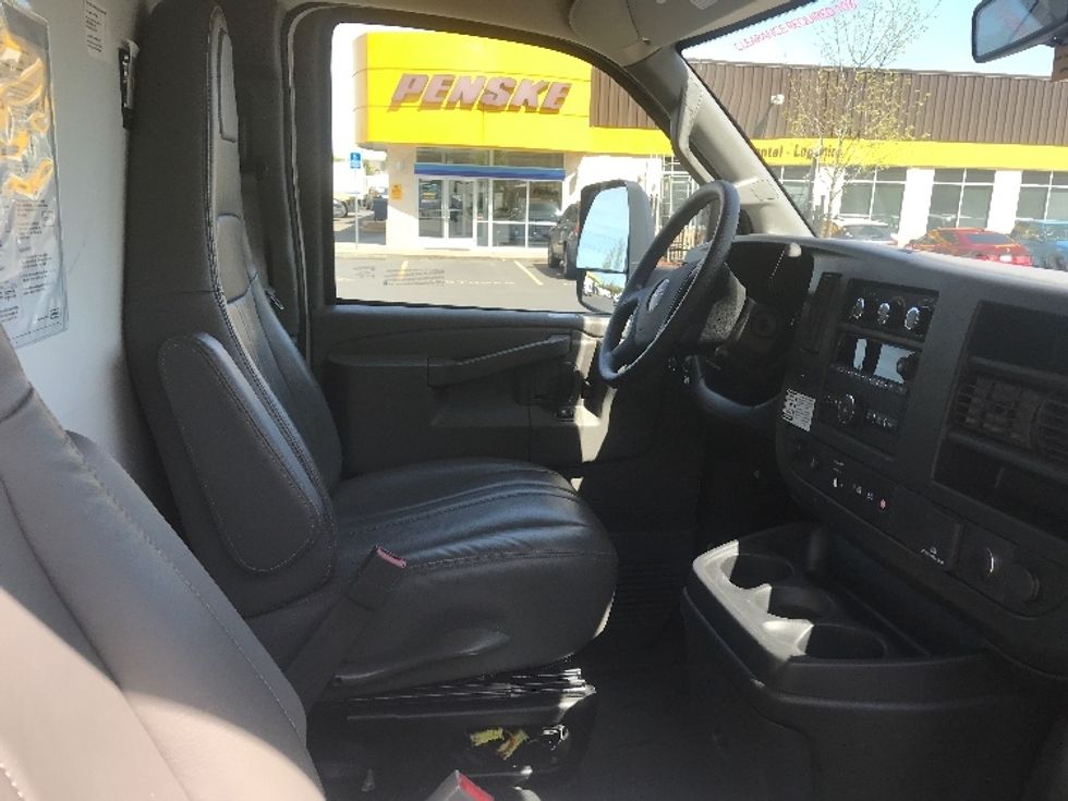 Light Duty Box Truck-Light and Medium Duty Trucks-GMC-2022-Savana G33903-Gainesville-GA-27,730\n\t\tmiles-$ 55,000 - Image 21