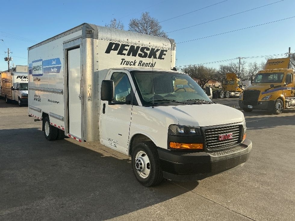 Light Duty Box Truck-Light and Medium Duty Trucks-GMC-2022-Savana G33903-Garland-TX-42,171\n\t\tmiles-$ 42,250 - Image 1