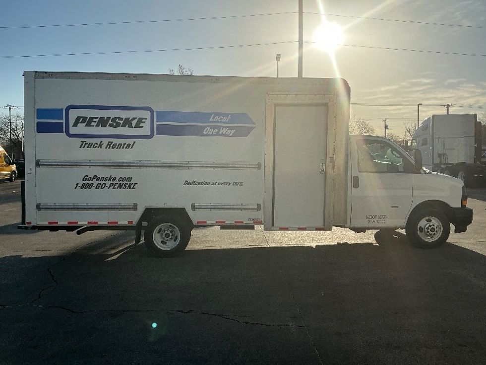 Light Duty Box Truck-Light and Medium Duty Trucks-GMC-2022-Savana G33903-Garland-TX-42,171\n\t\tmiles-$ 42,250 - Image 15