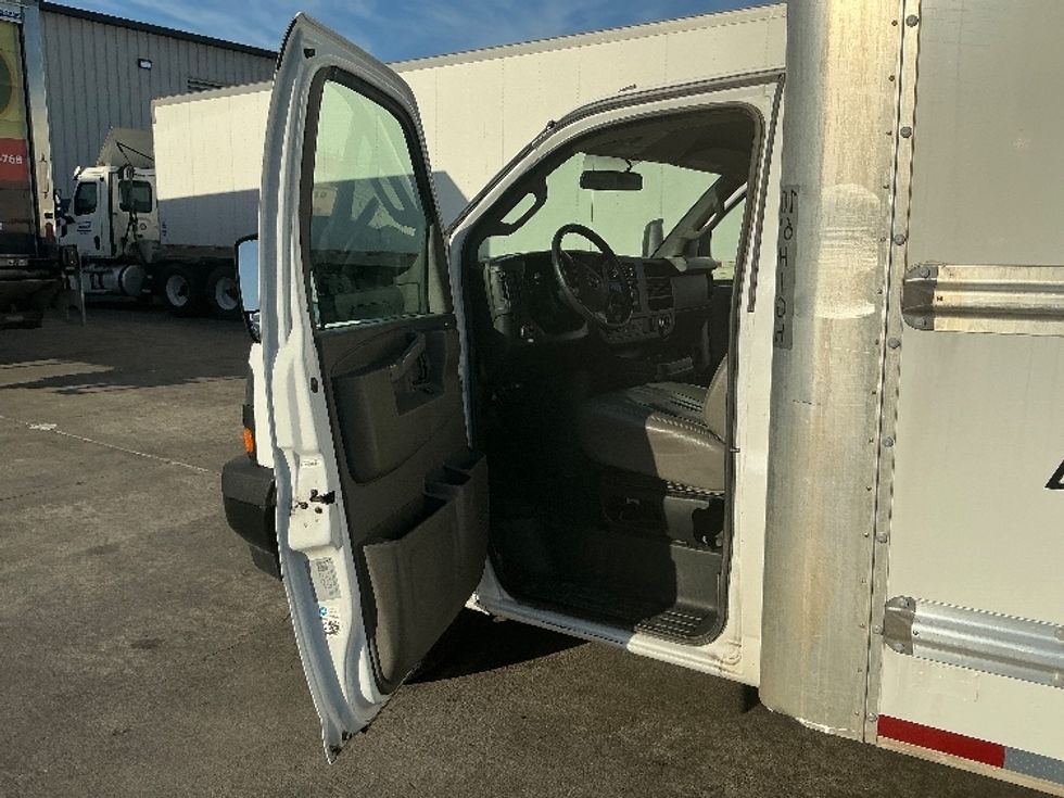 Light Duty Box Truck-Light and Medium Duty Trucks-GMC-2022-Savana G33903-Garland-TX-42,171\n\t\tmiles-$ 42,250 - Image 16