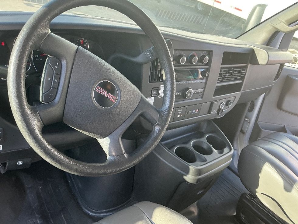 Light Duty Box Truck-Light and Medium Duty Trucks-GMC-2022-Savana G33903-Garland-TX-42,171\n\t\tmiles-$ 42,250 - Image 17