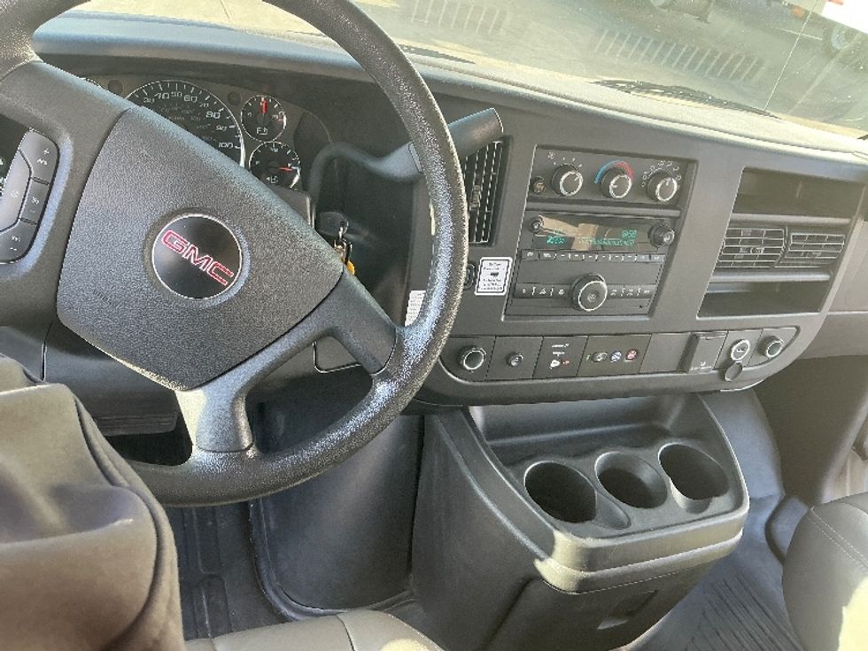 Light Duty Box Truck-Light and Medium Duty Trucks-GMC-2022-Savana G33903-Garland-TX-42,171\n\t\tmiles-$ 42,250 - Image 18